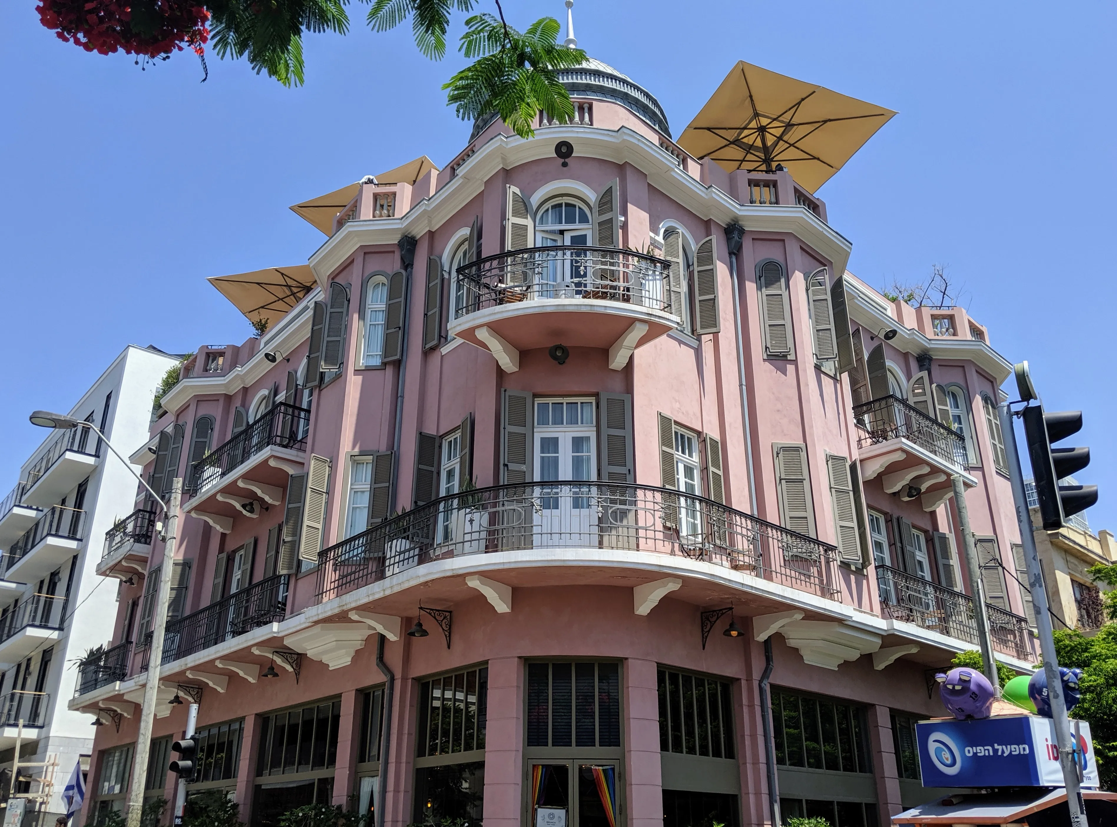 buildings pink.Jme7ouo0.jpg