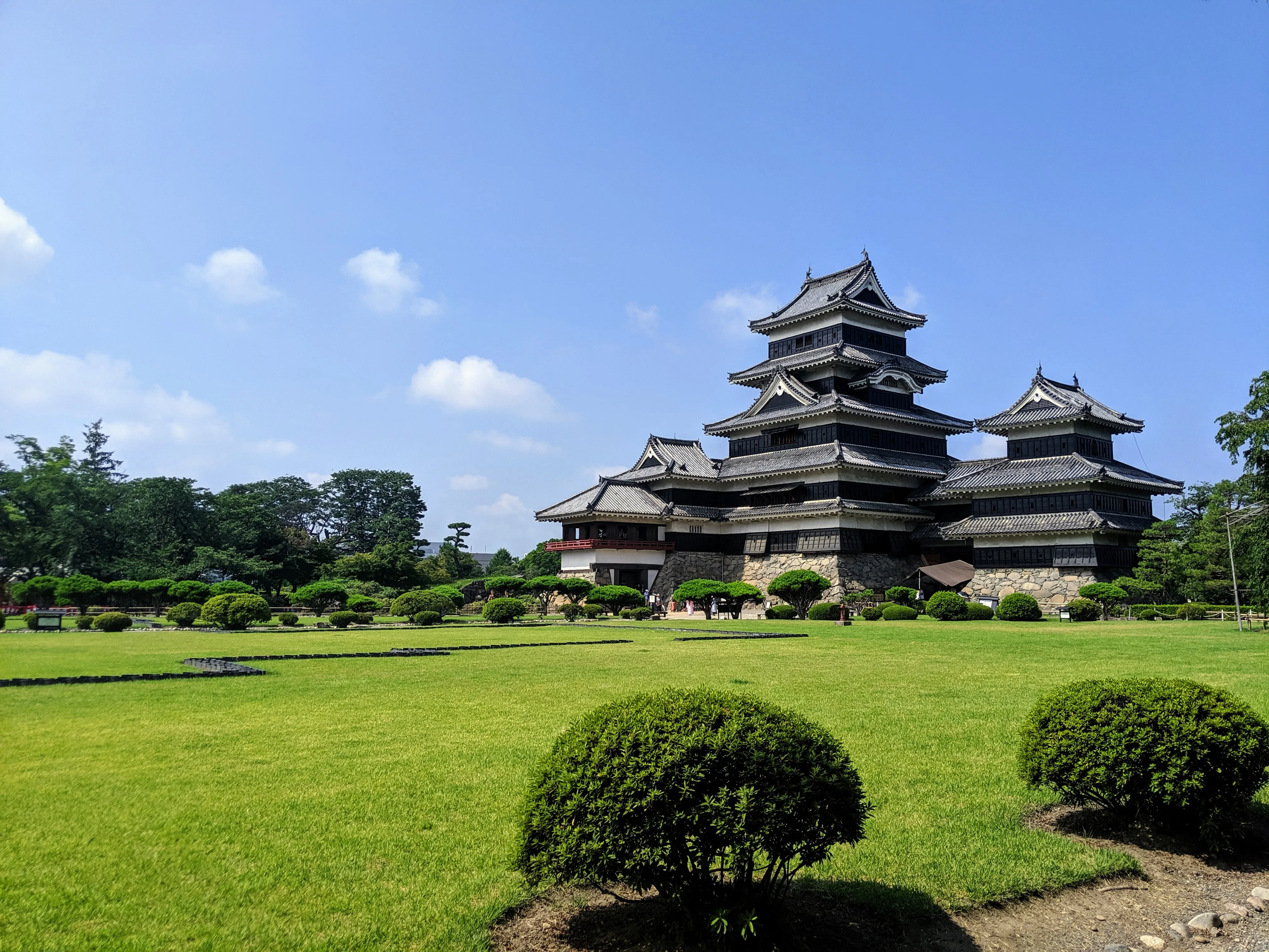 castle lawn.DB6fN_wa.jpg