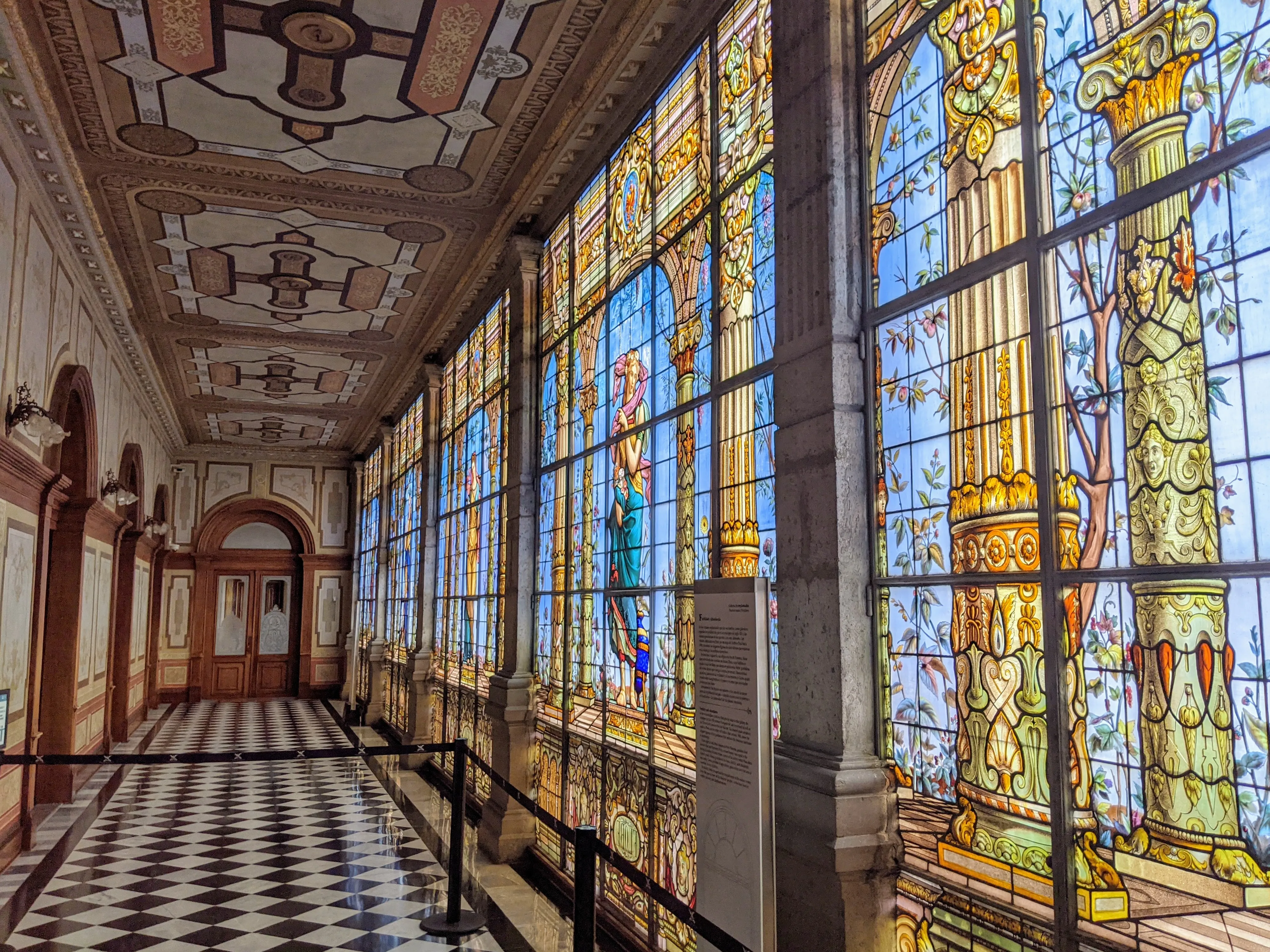 chapultepec stained glass.cyOwuohu.jpg