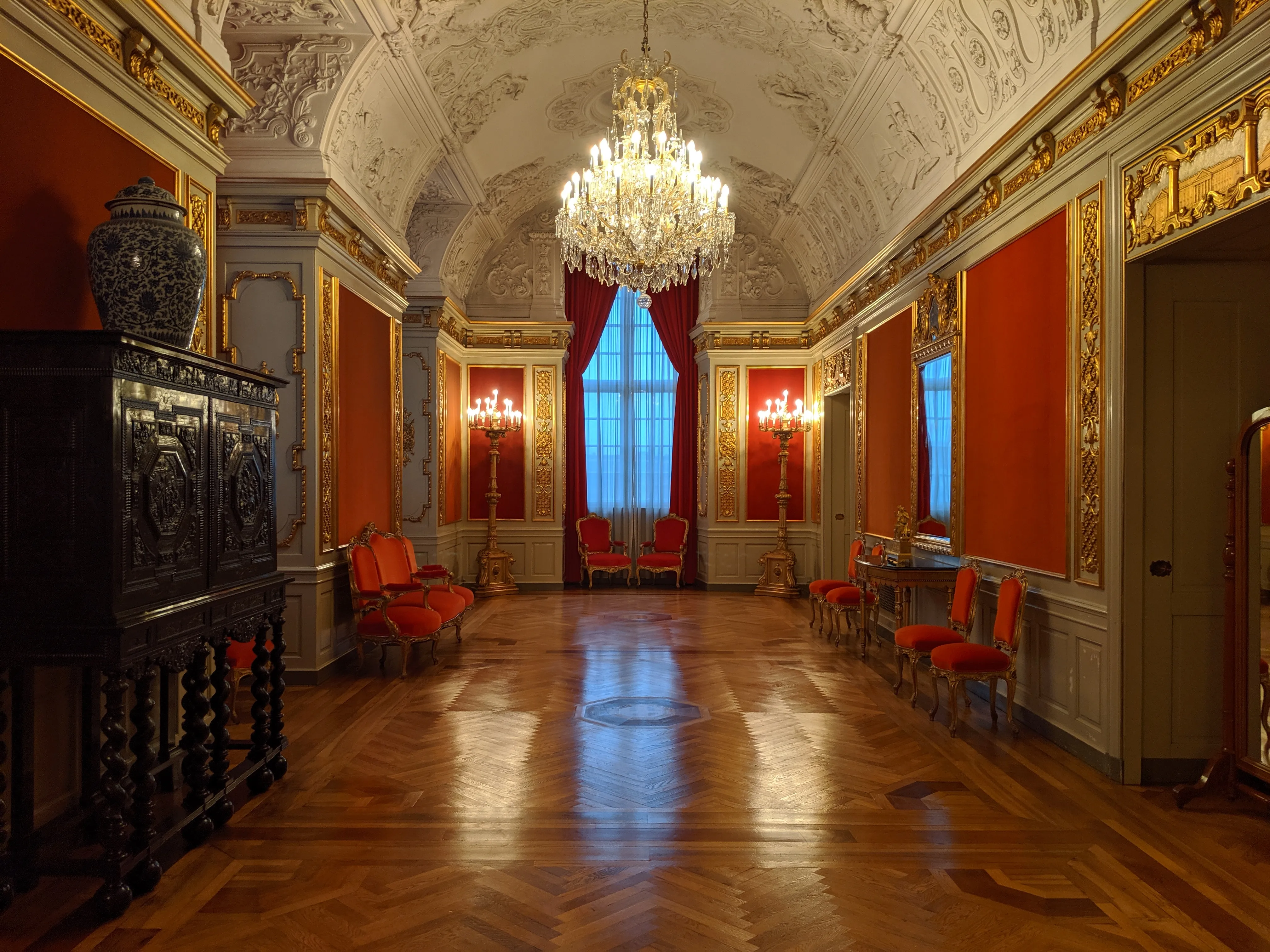 christiansborg red.CwbT v5T.jpg