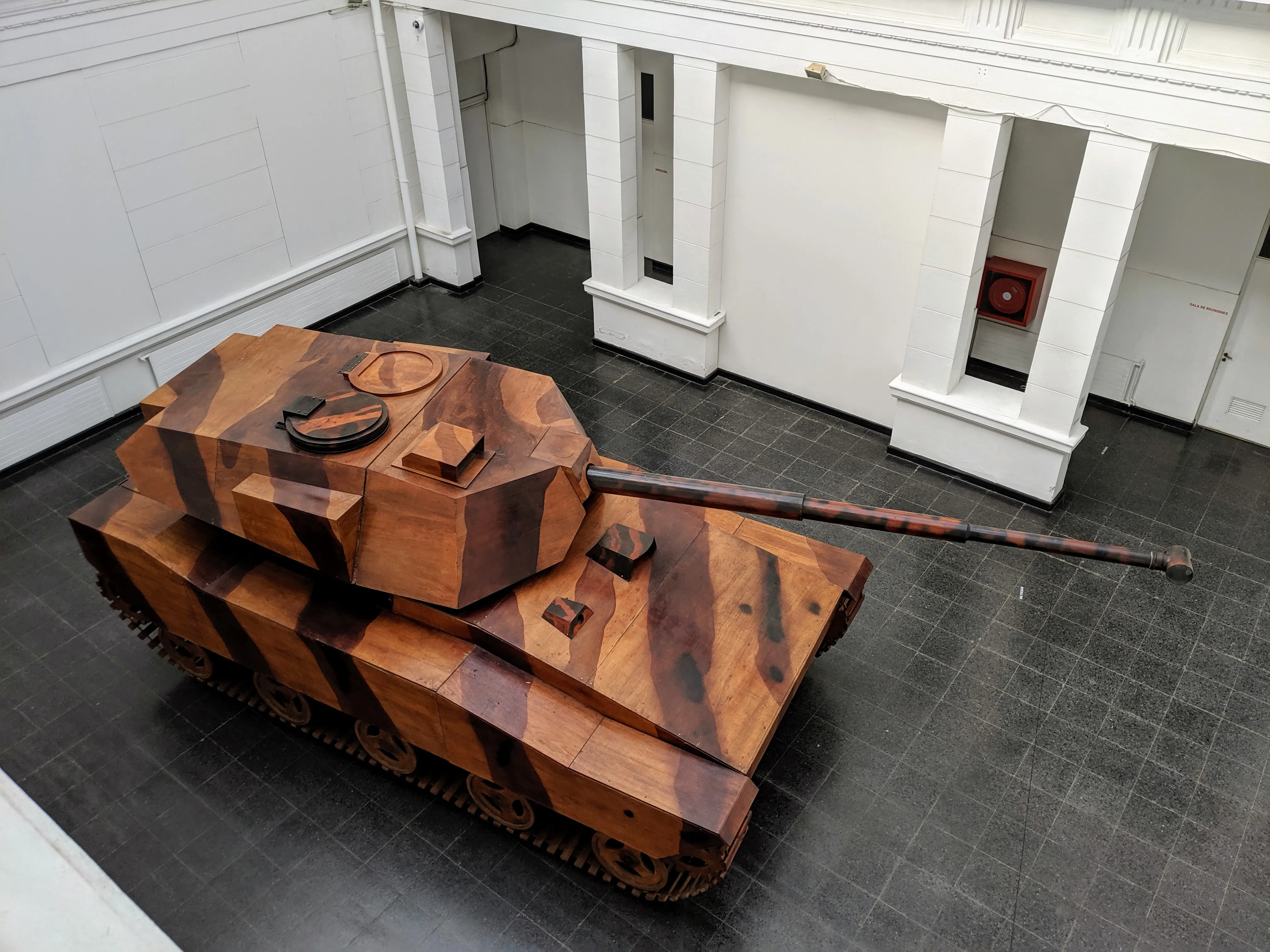 contemporary art tank.C0NVpVoP.jpg