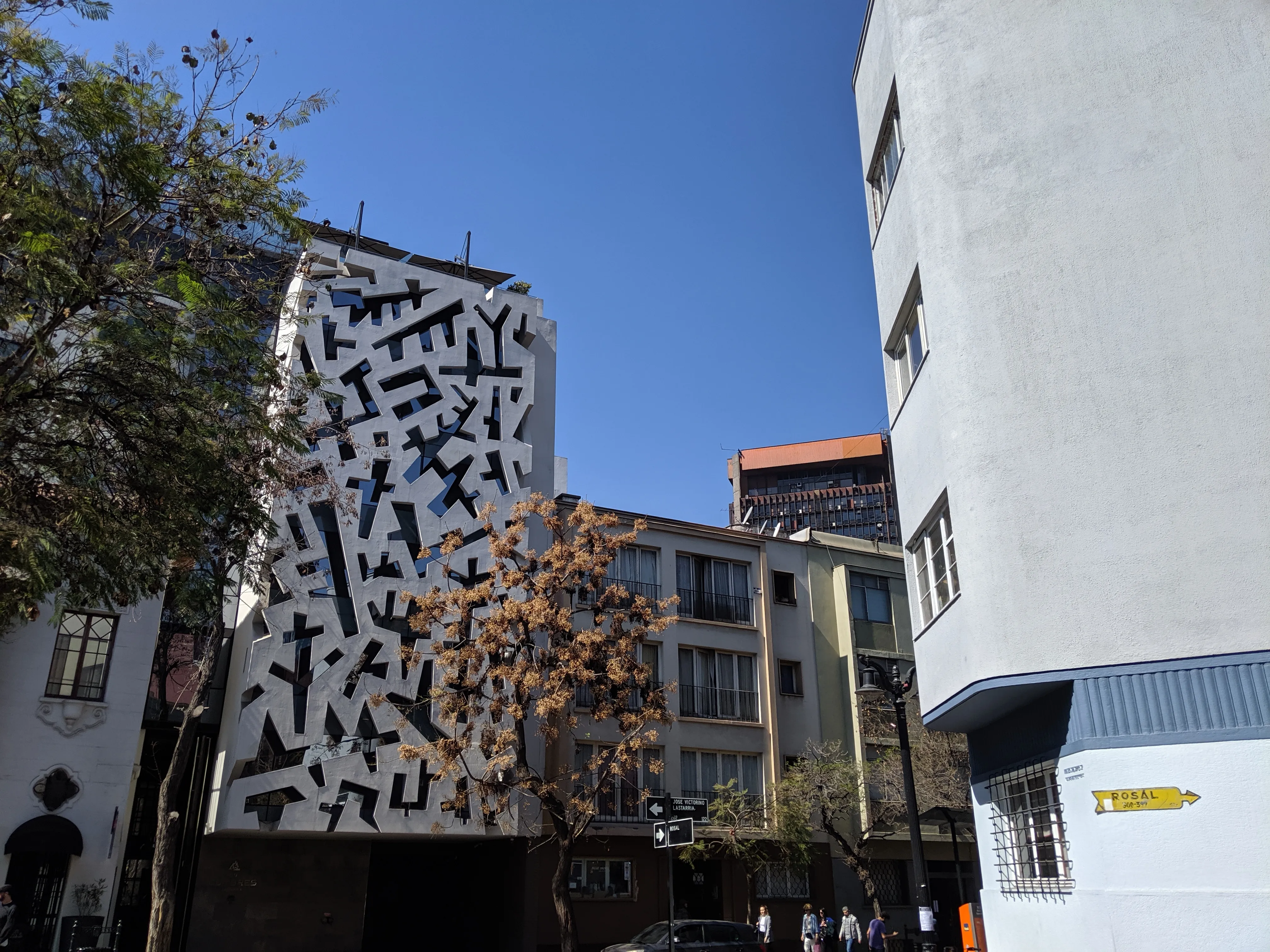 crazy windows.D7goFgBy.jpg