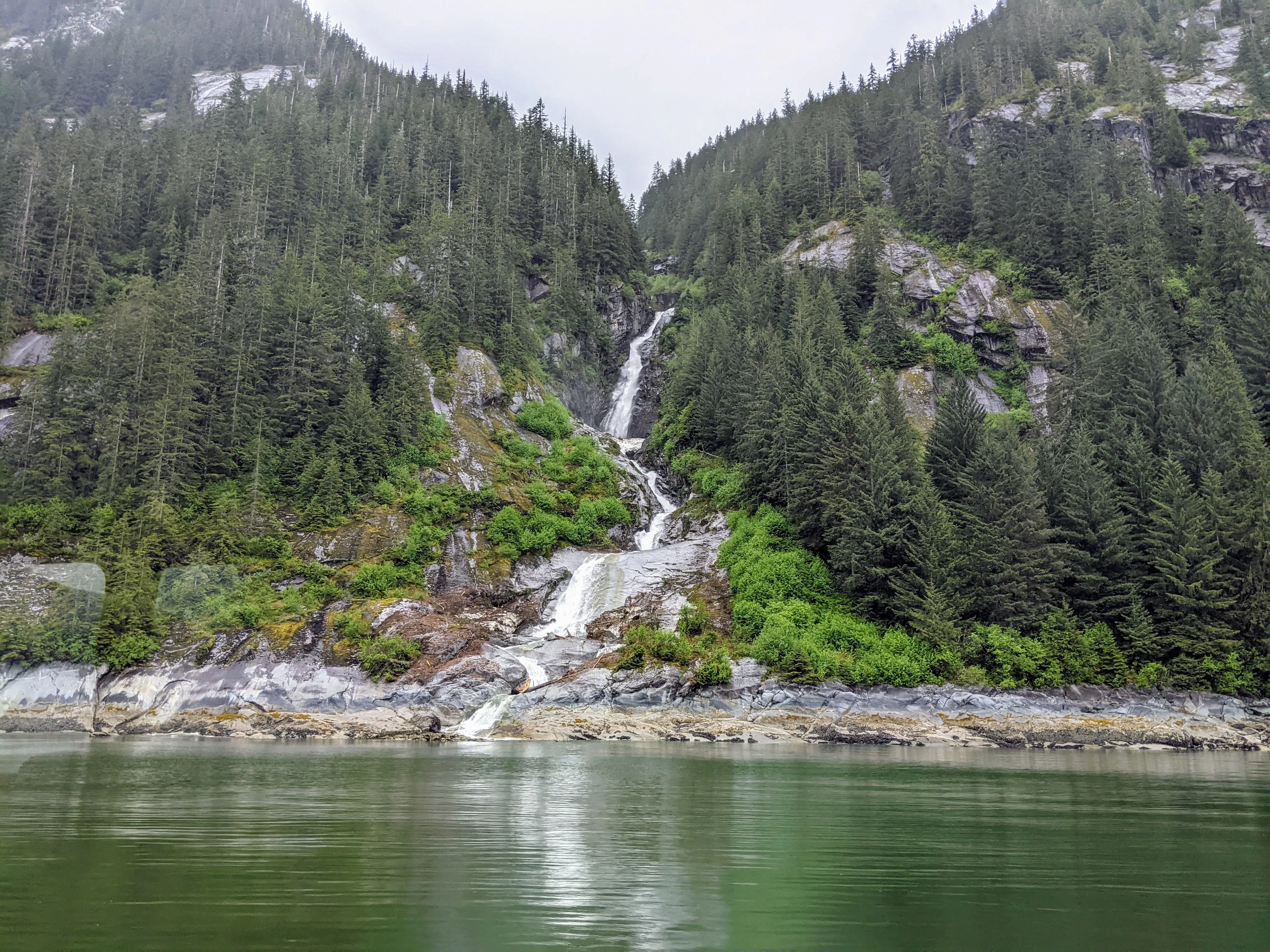 cruise waterfall.CjU_9QxU.jpg