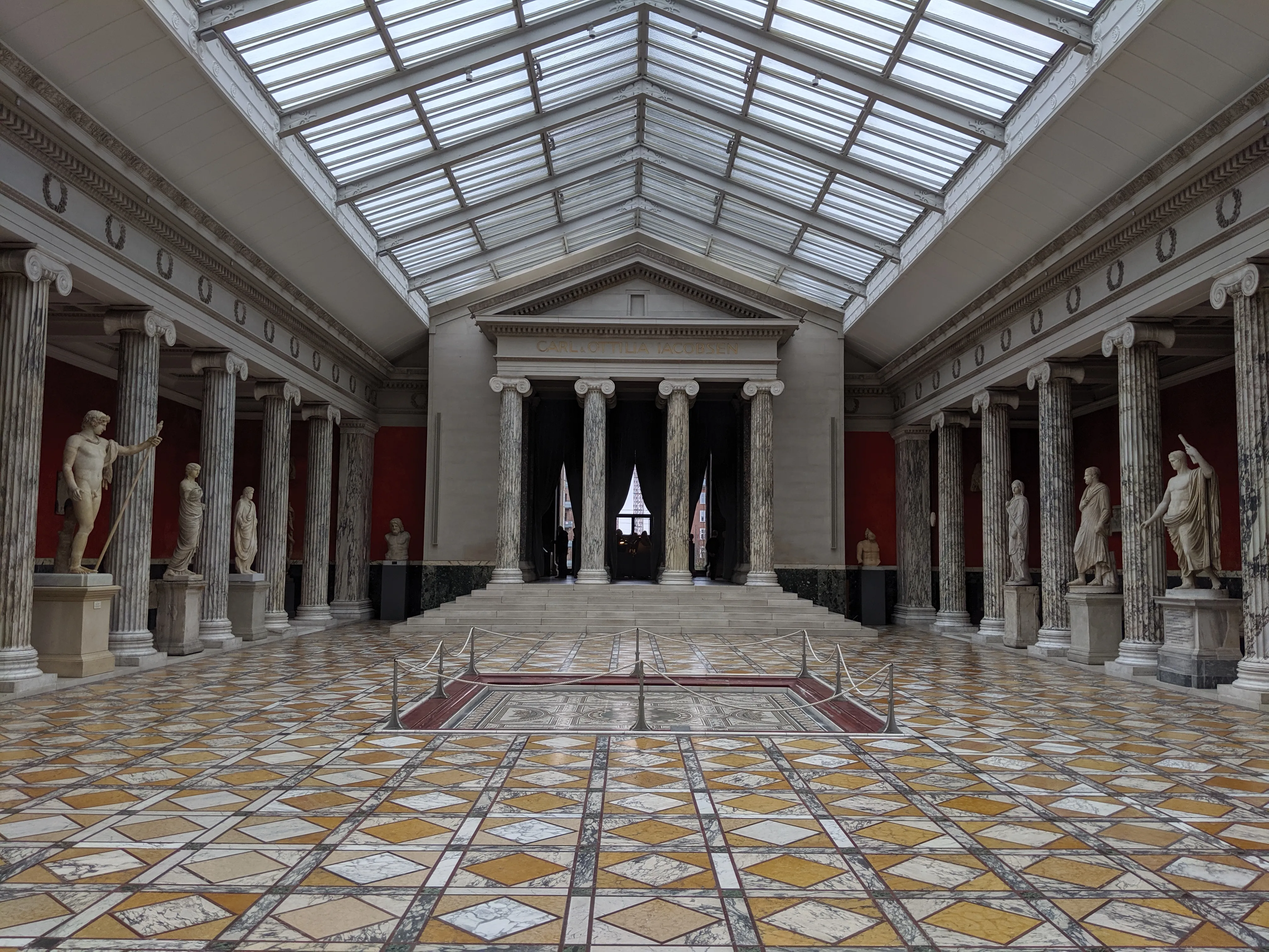 glyptotek hall.B raxZoK.jpg