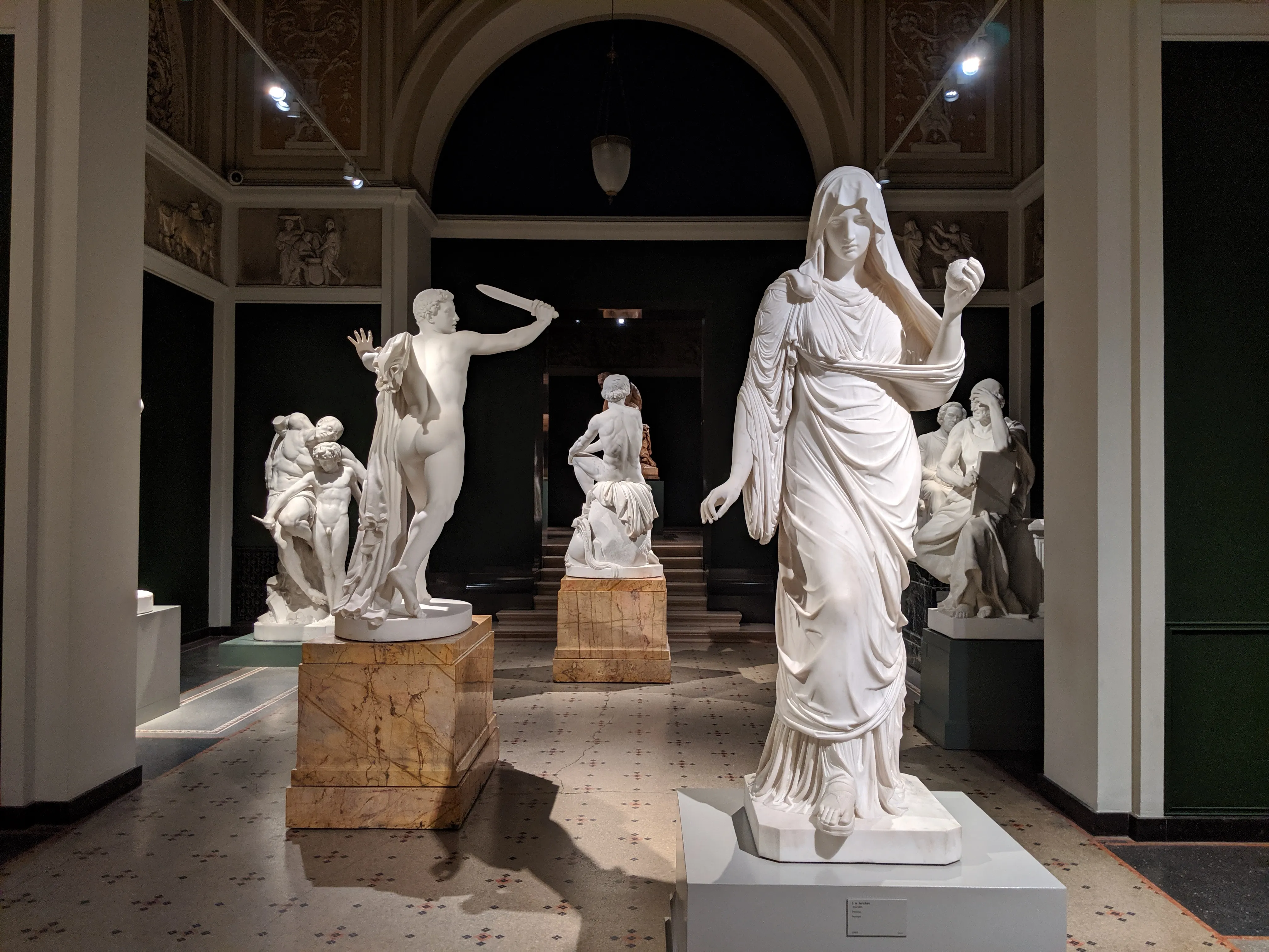glyptotek statues away.DXsvri6u.jpg