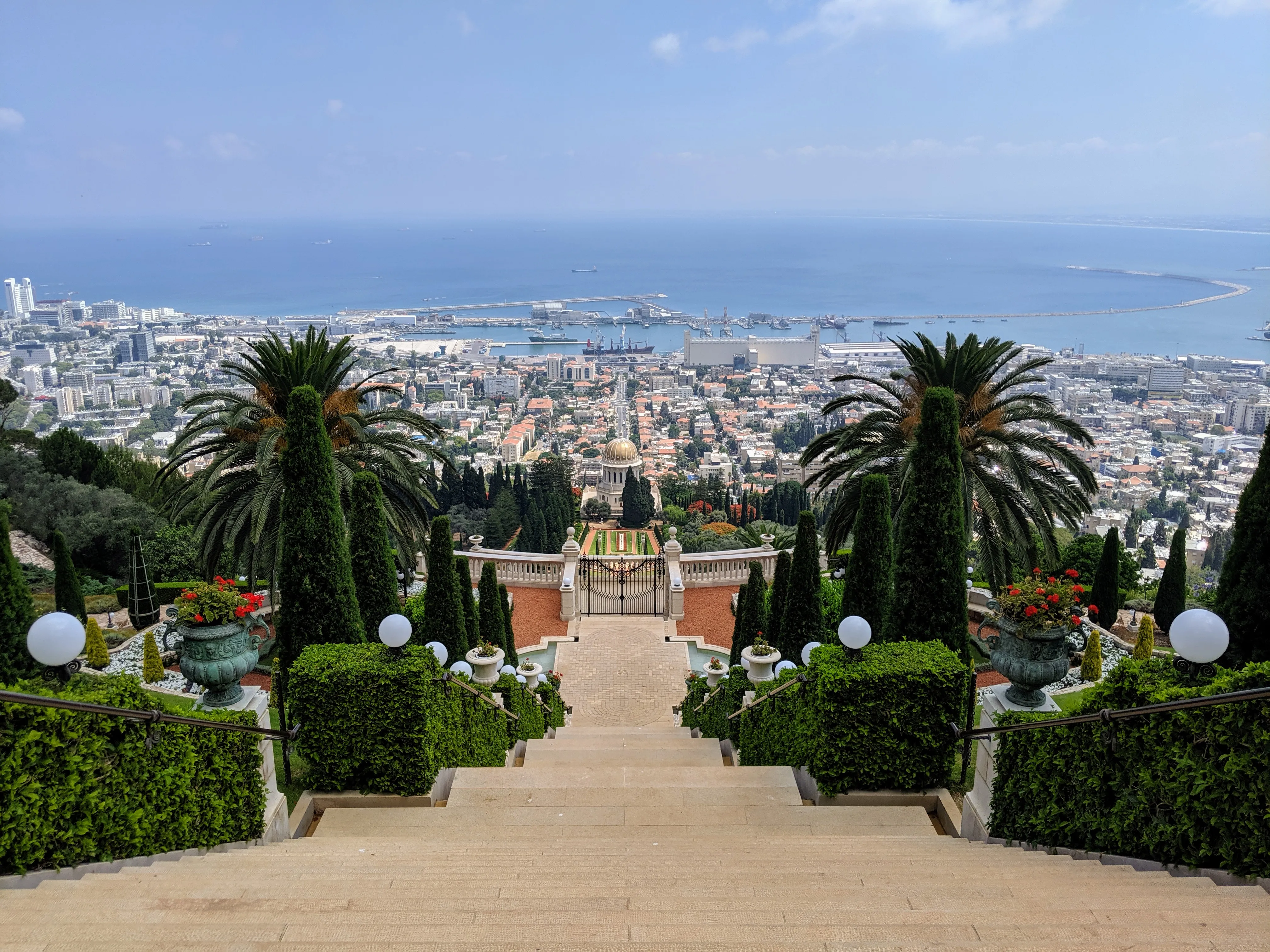 haifa stairs.DixWZidU.jpg