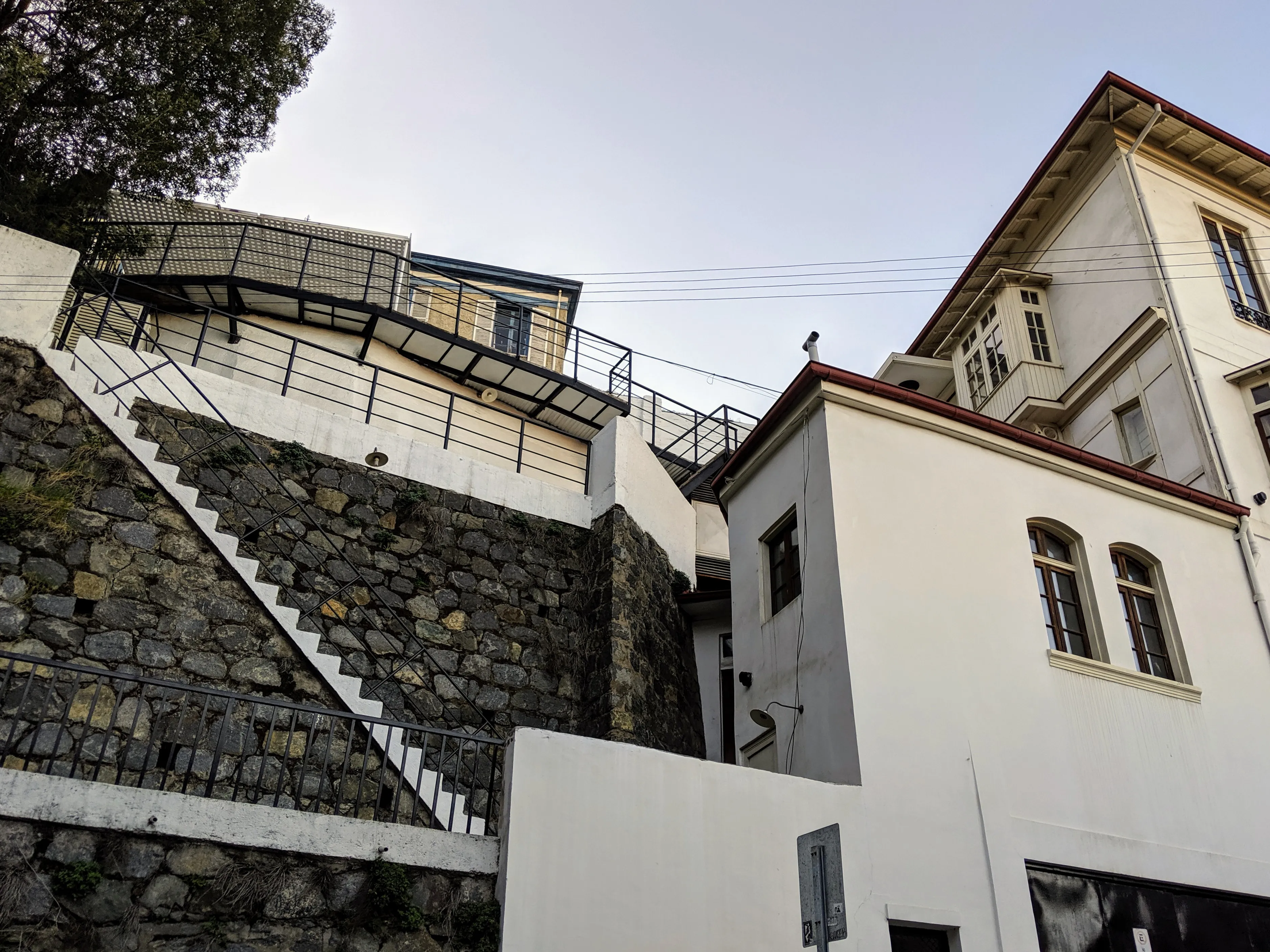 hill apartment.BTaZR9G7.jpg