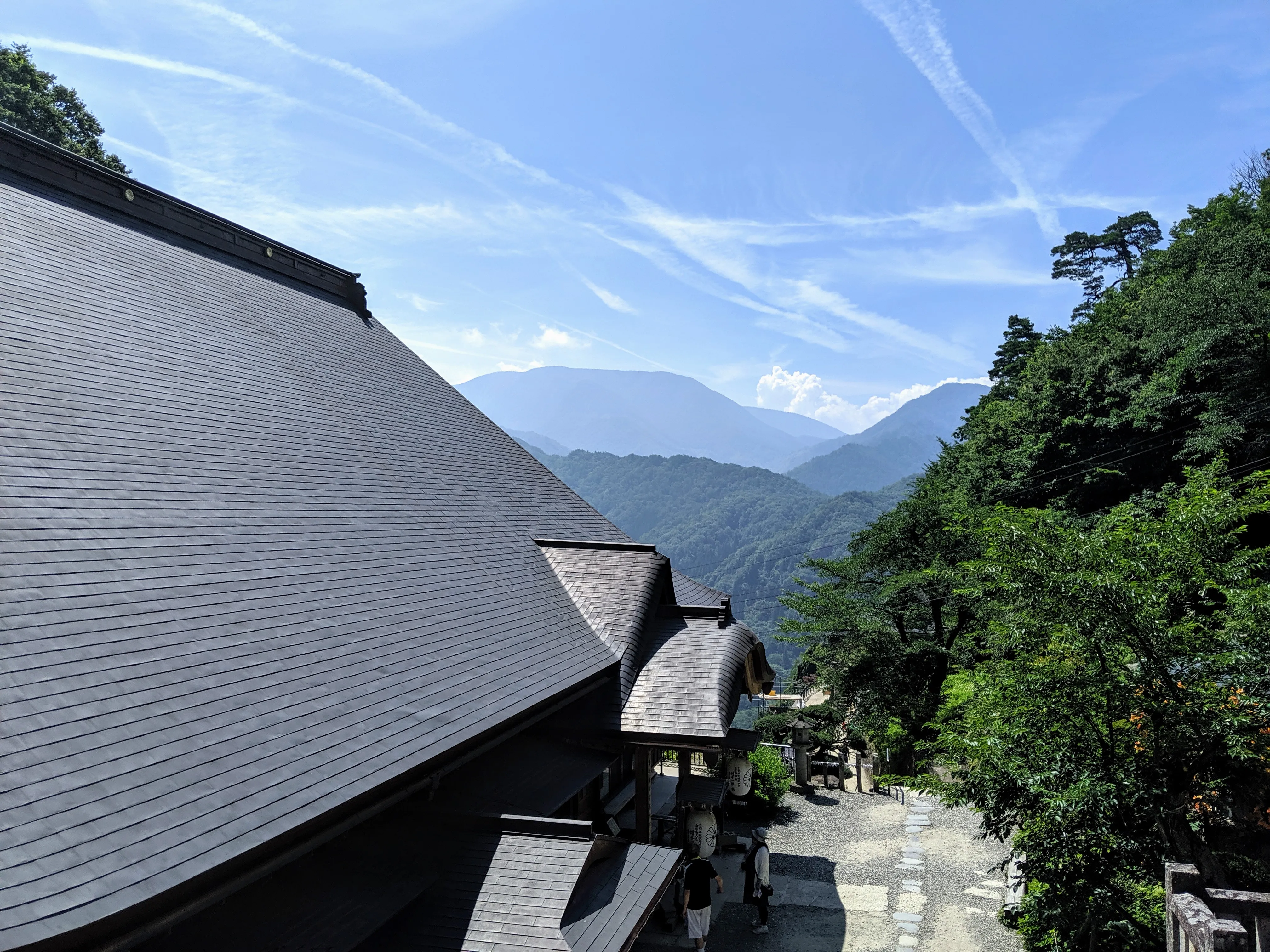 large roof.DjDOmnq0.jpg