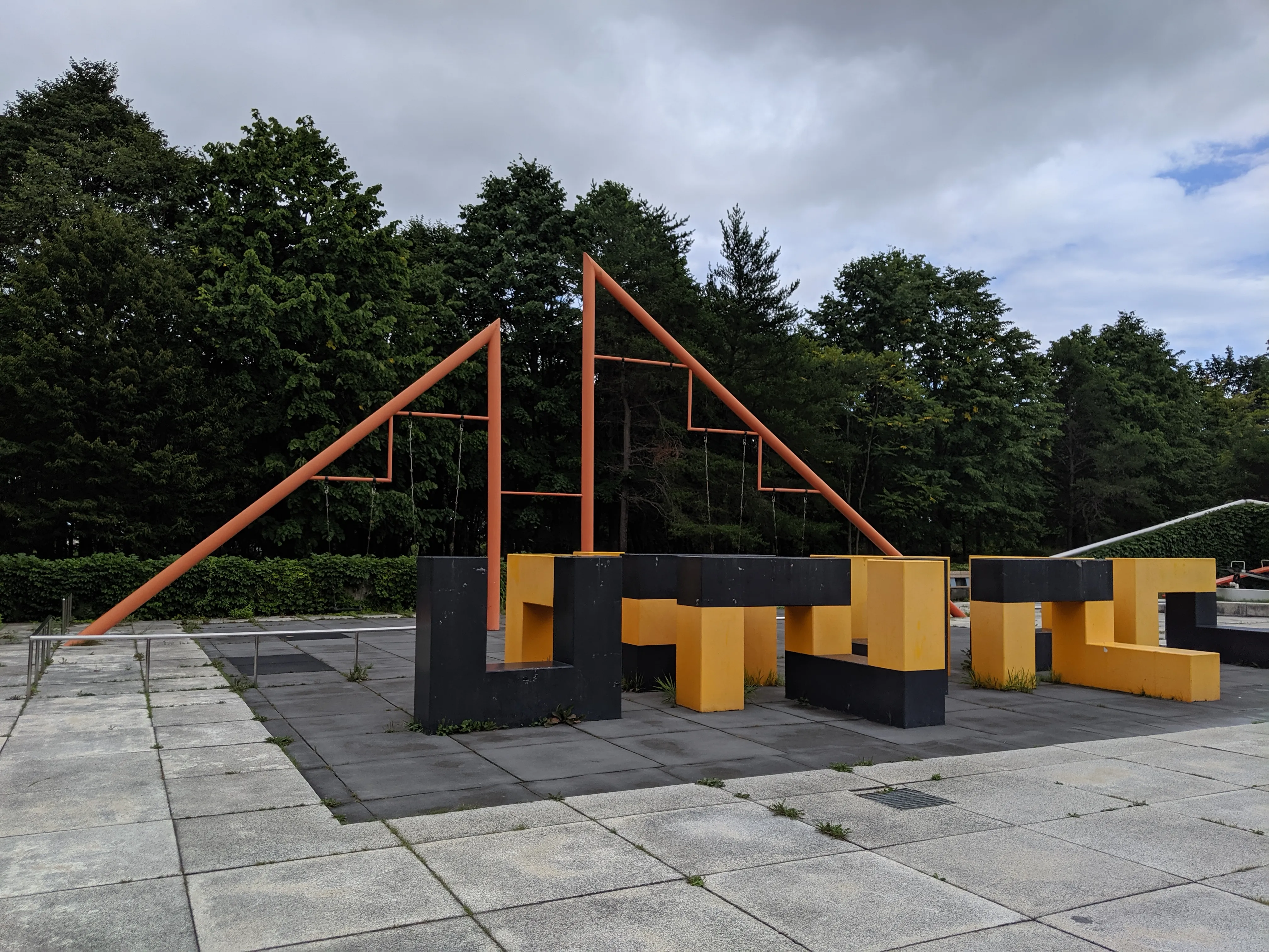 moerenuma playground art.DmUzBUBC.jpg