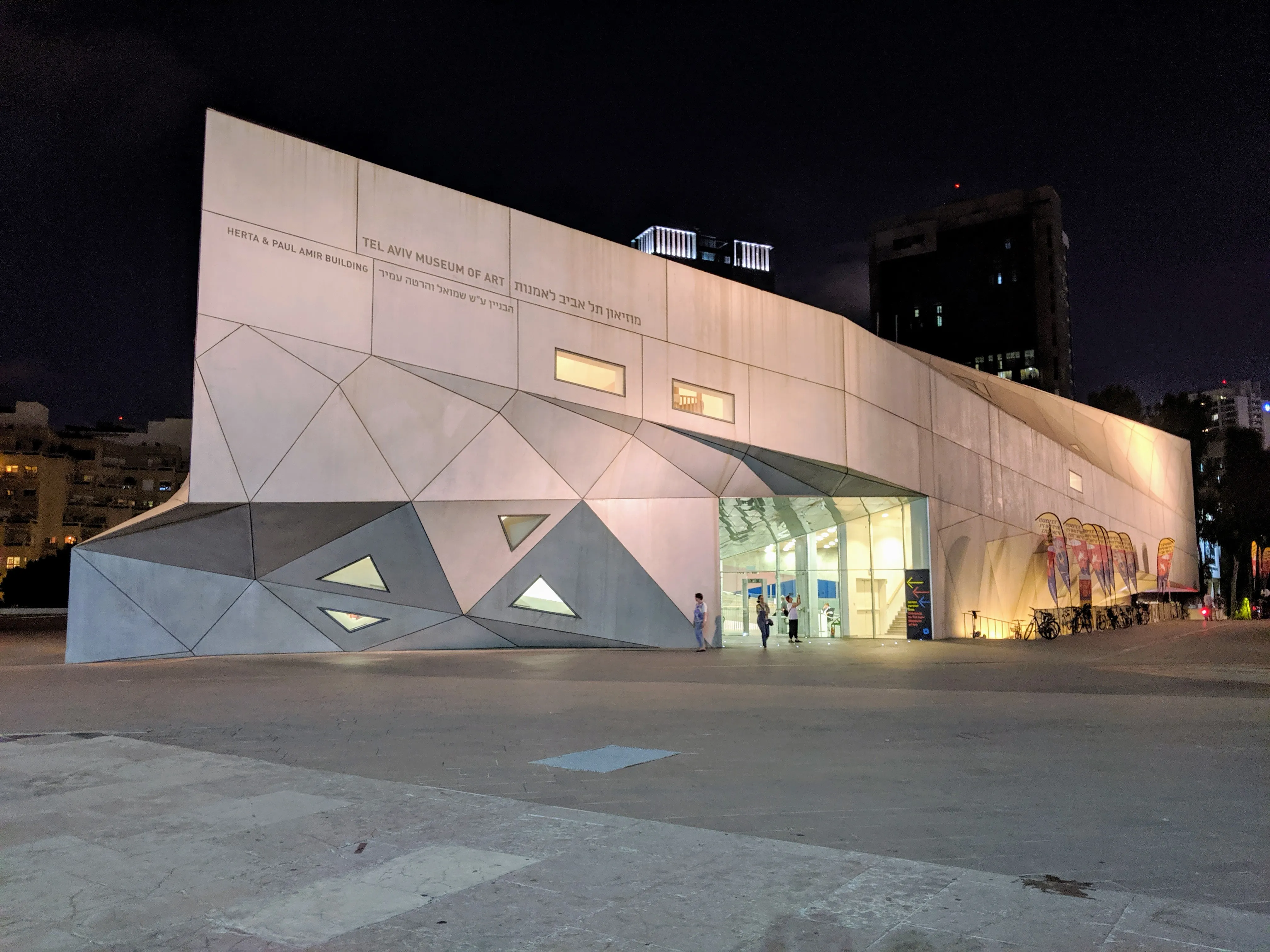 museum night.BPsYGX4W.jpg