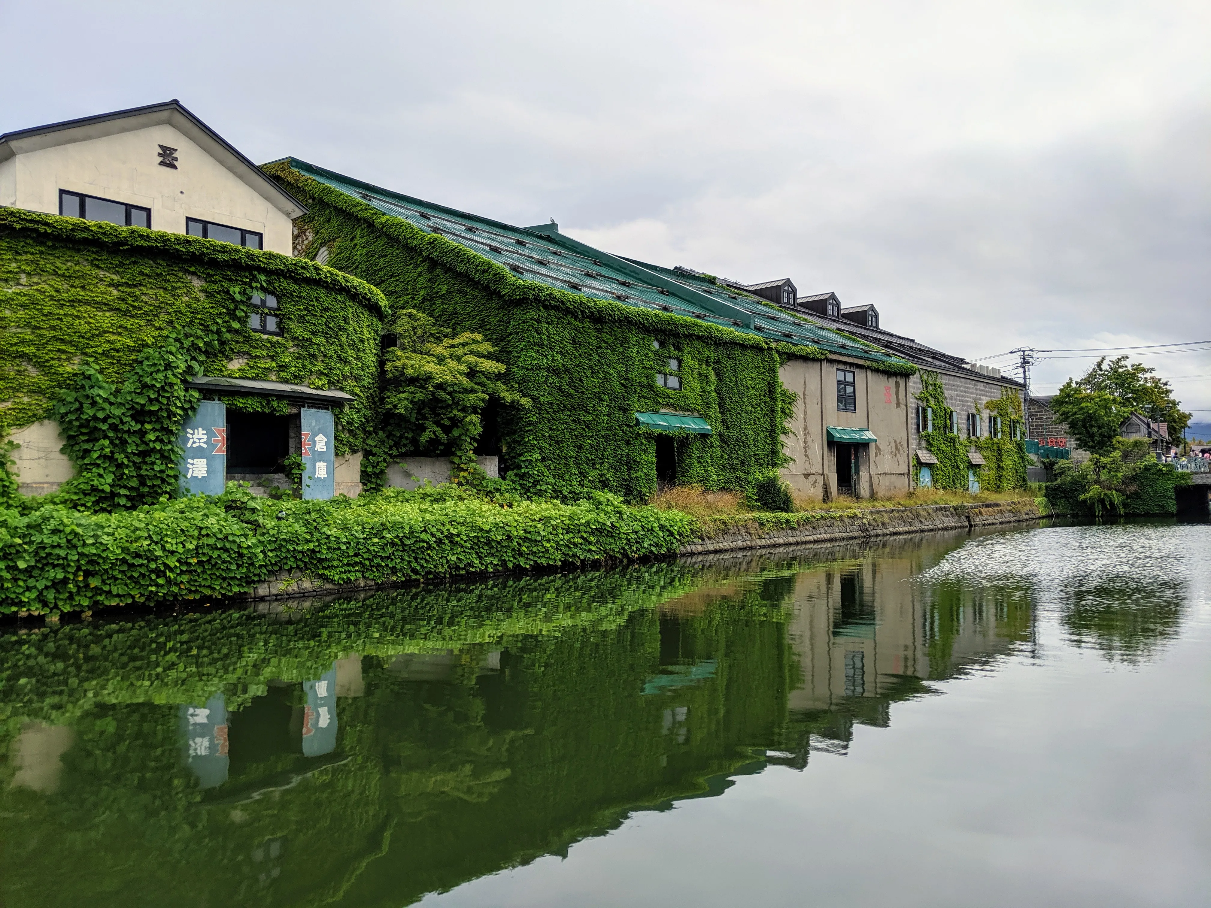 otaru buldings green.B7RJa9wi.jpg
