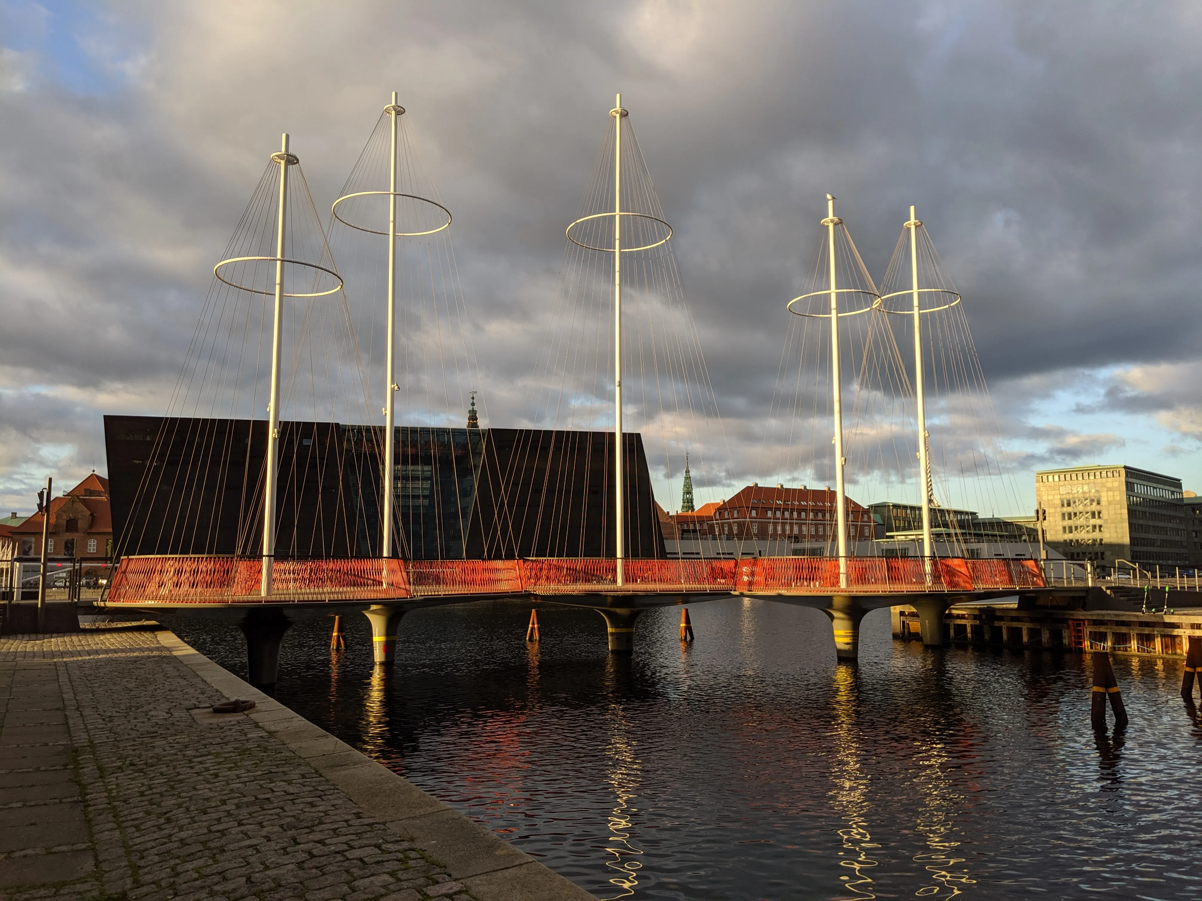 ship bridge.DEzyrVyB.jpg