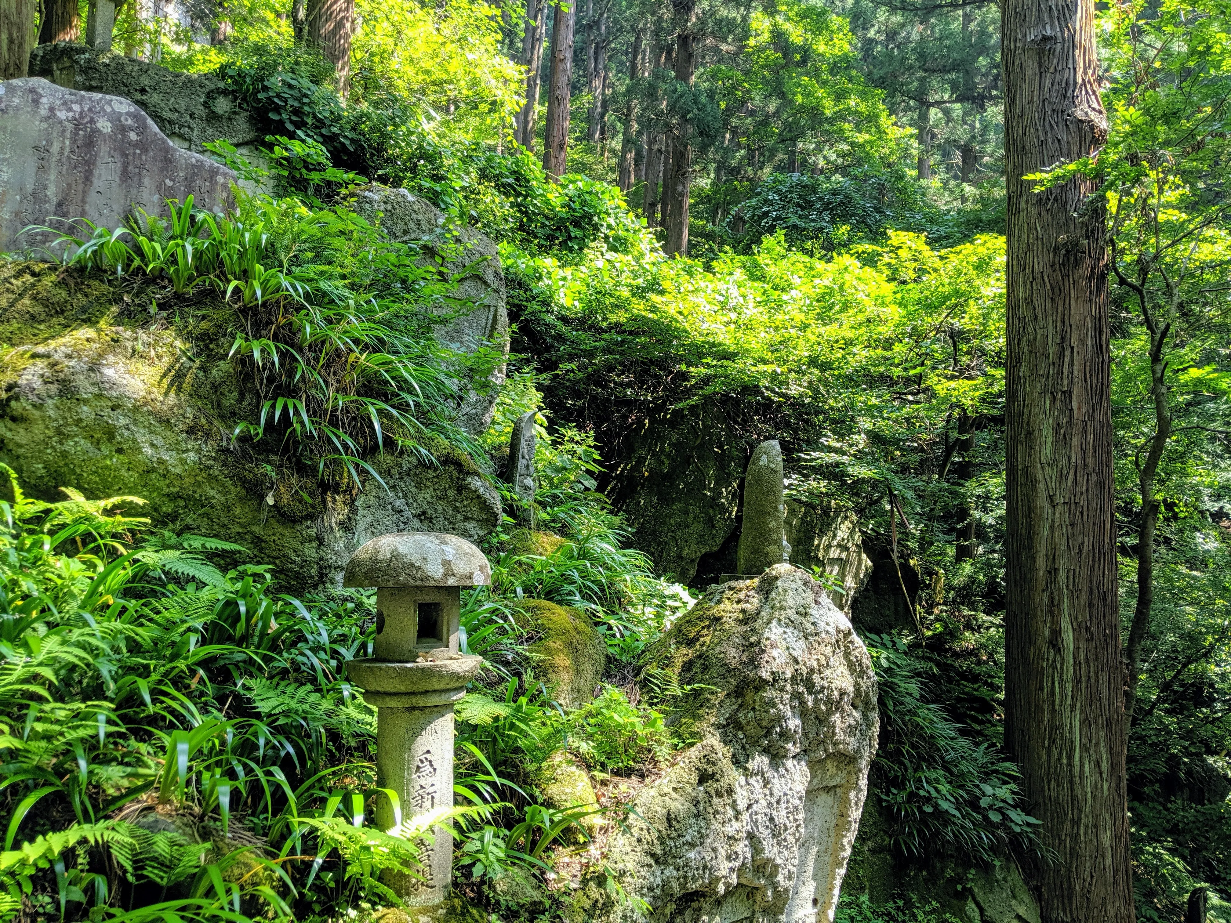 statues small.PsmKYYWq.jpg