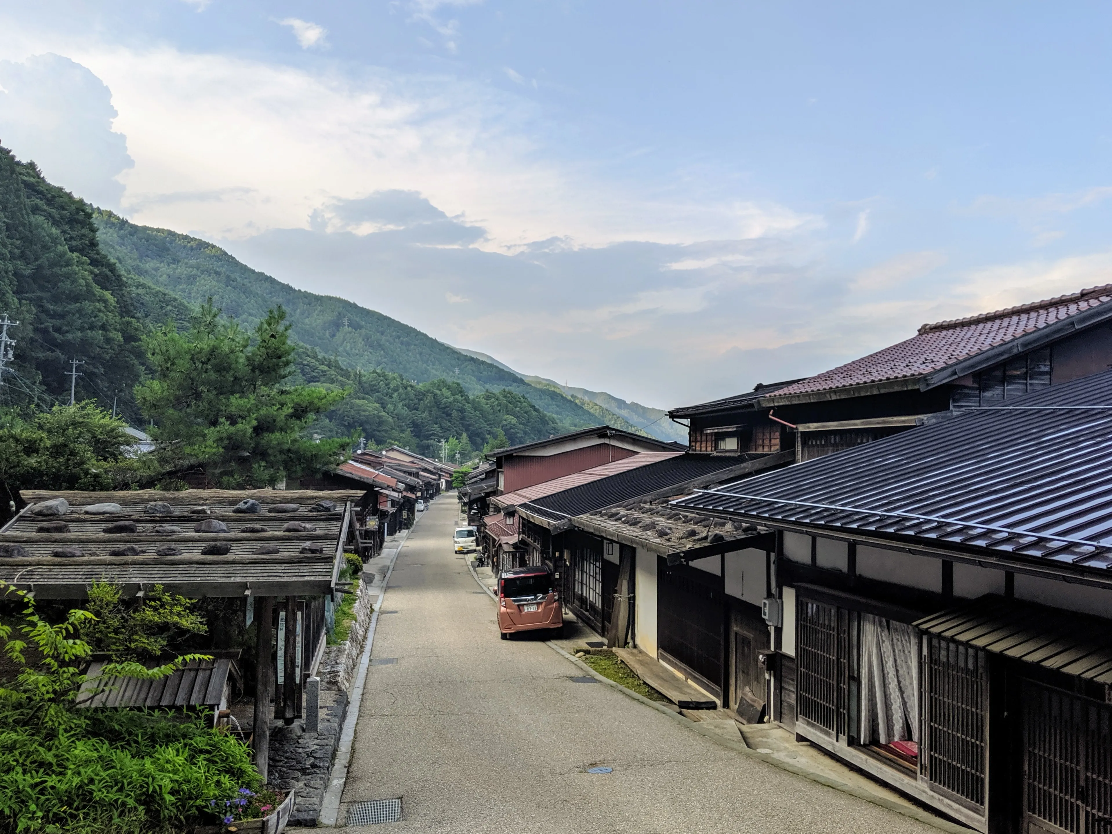 street mountains.Dfslja4t.jpg