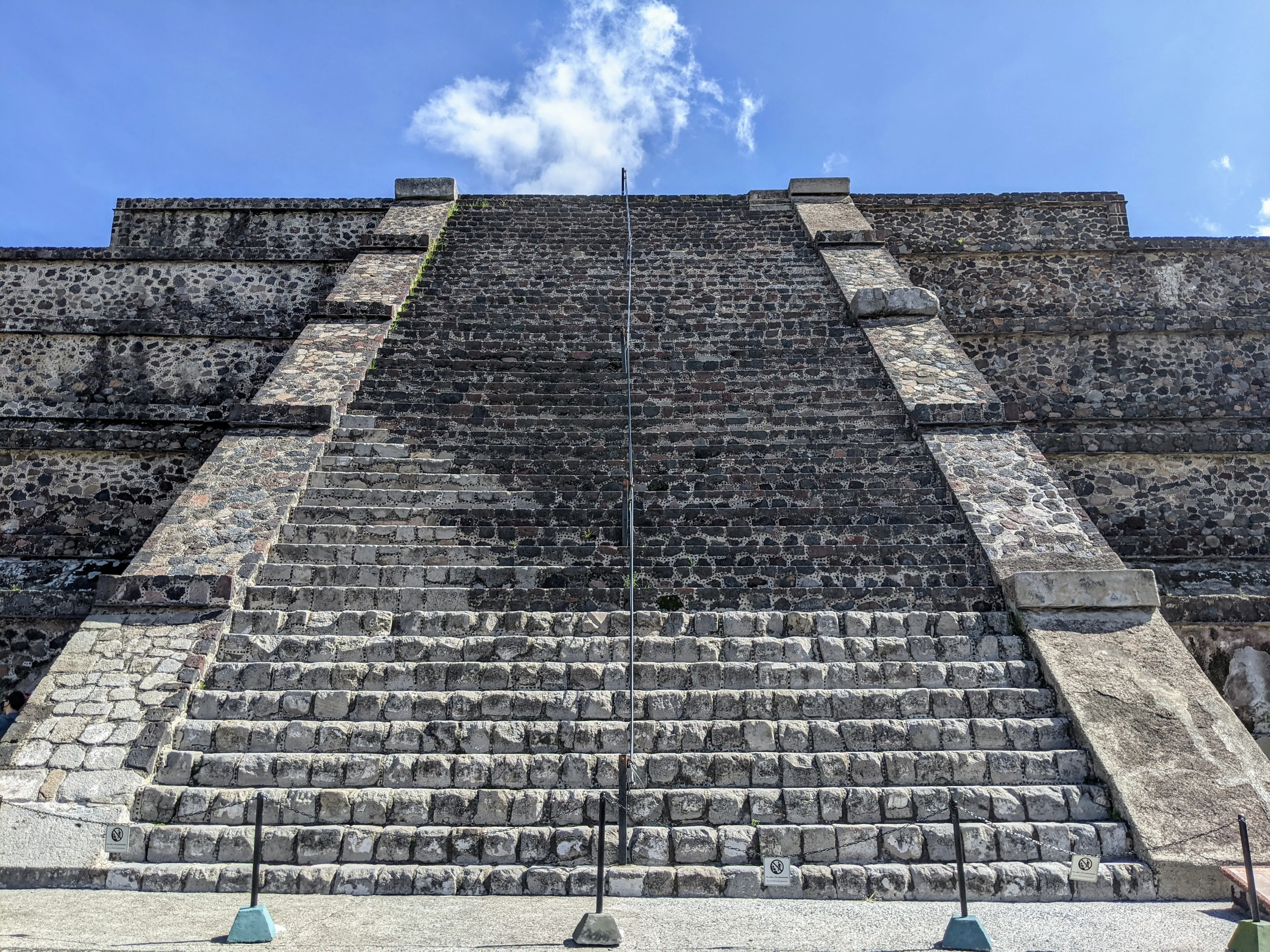 teotihuacan steps.Bp6bPxZQ.jpg