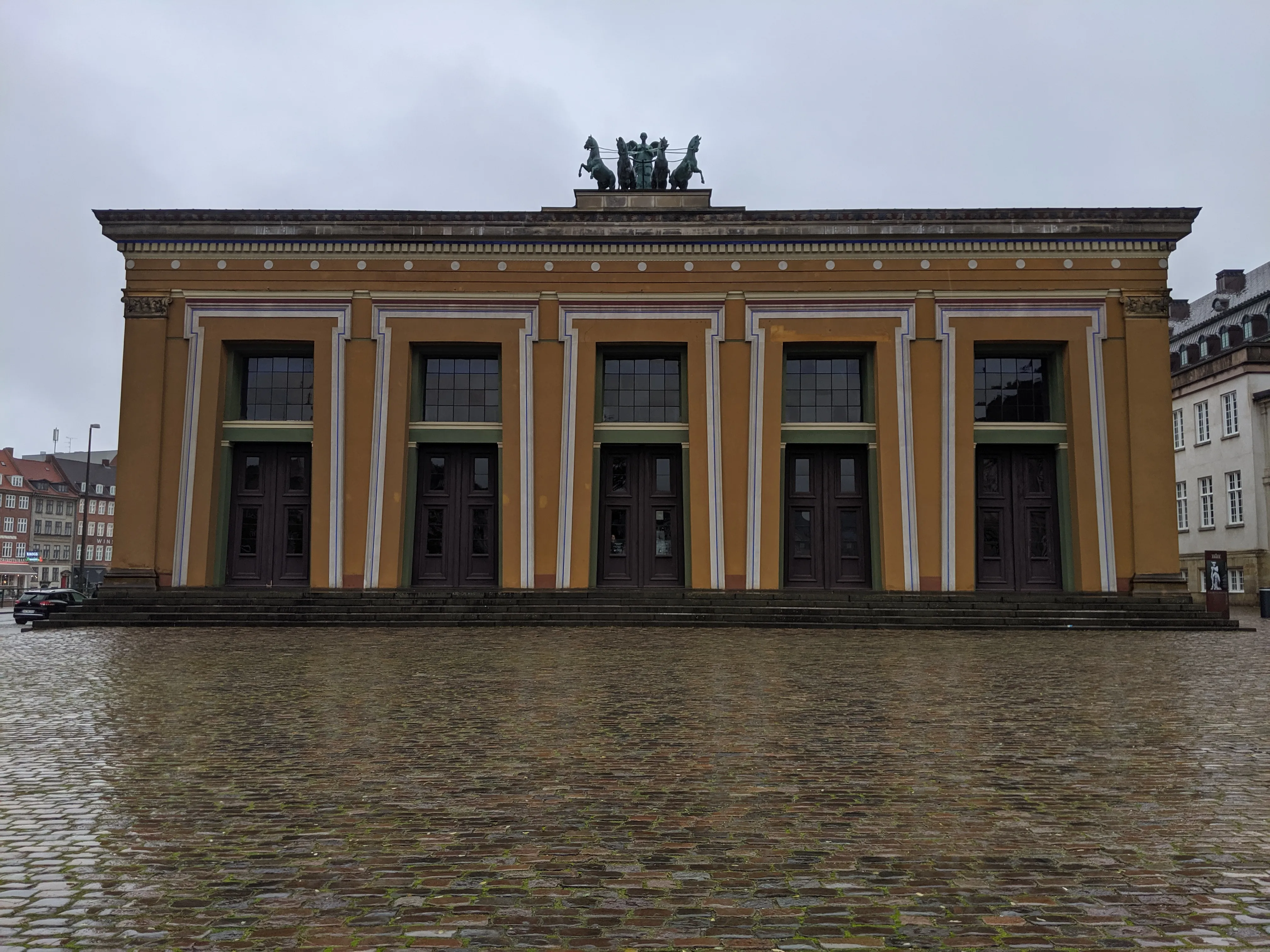 thorvaldsens exterior.Dg_dQgBv.jpg