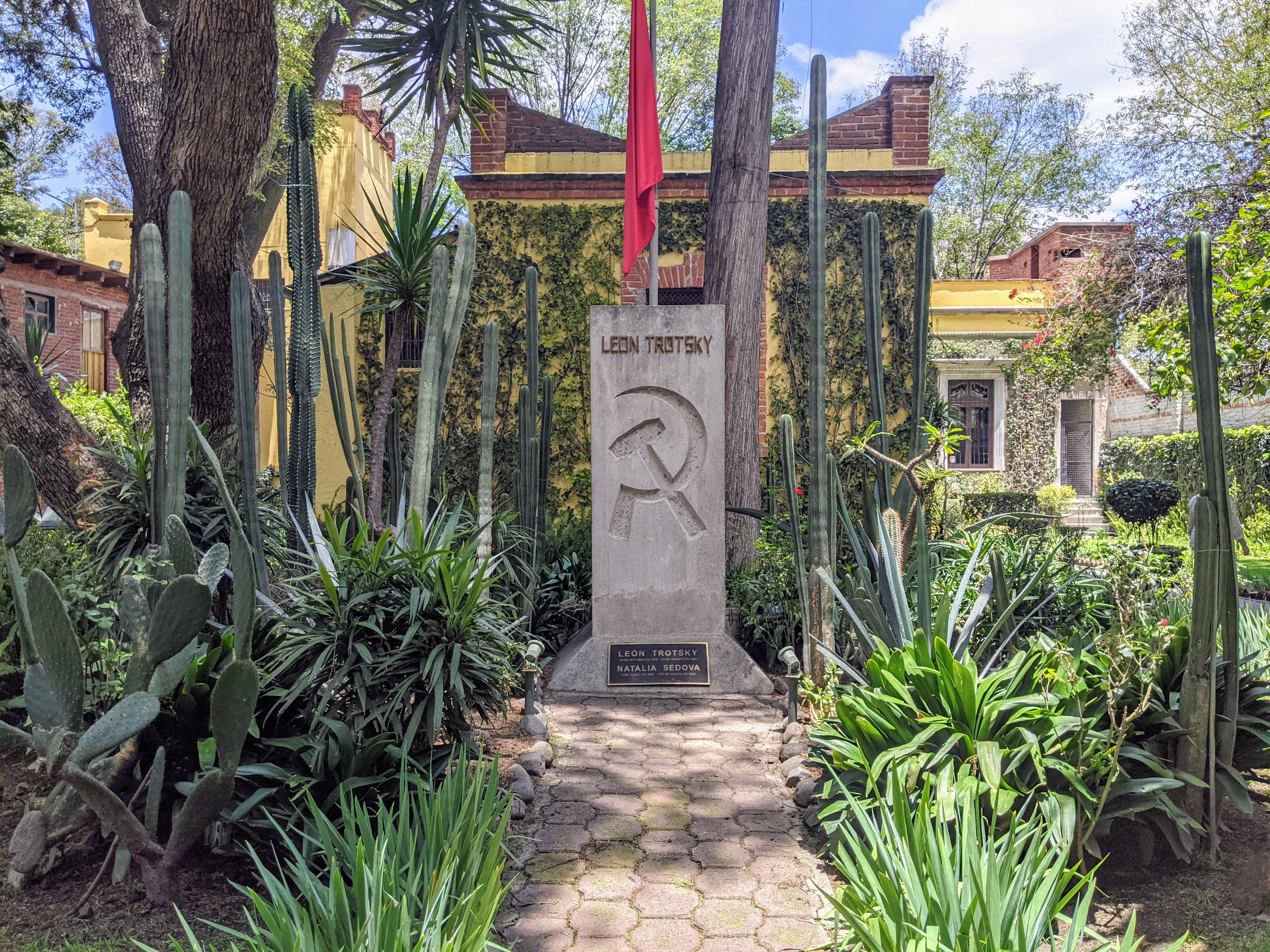 trotsky tombstone.Cq5MHMJz.jpg