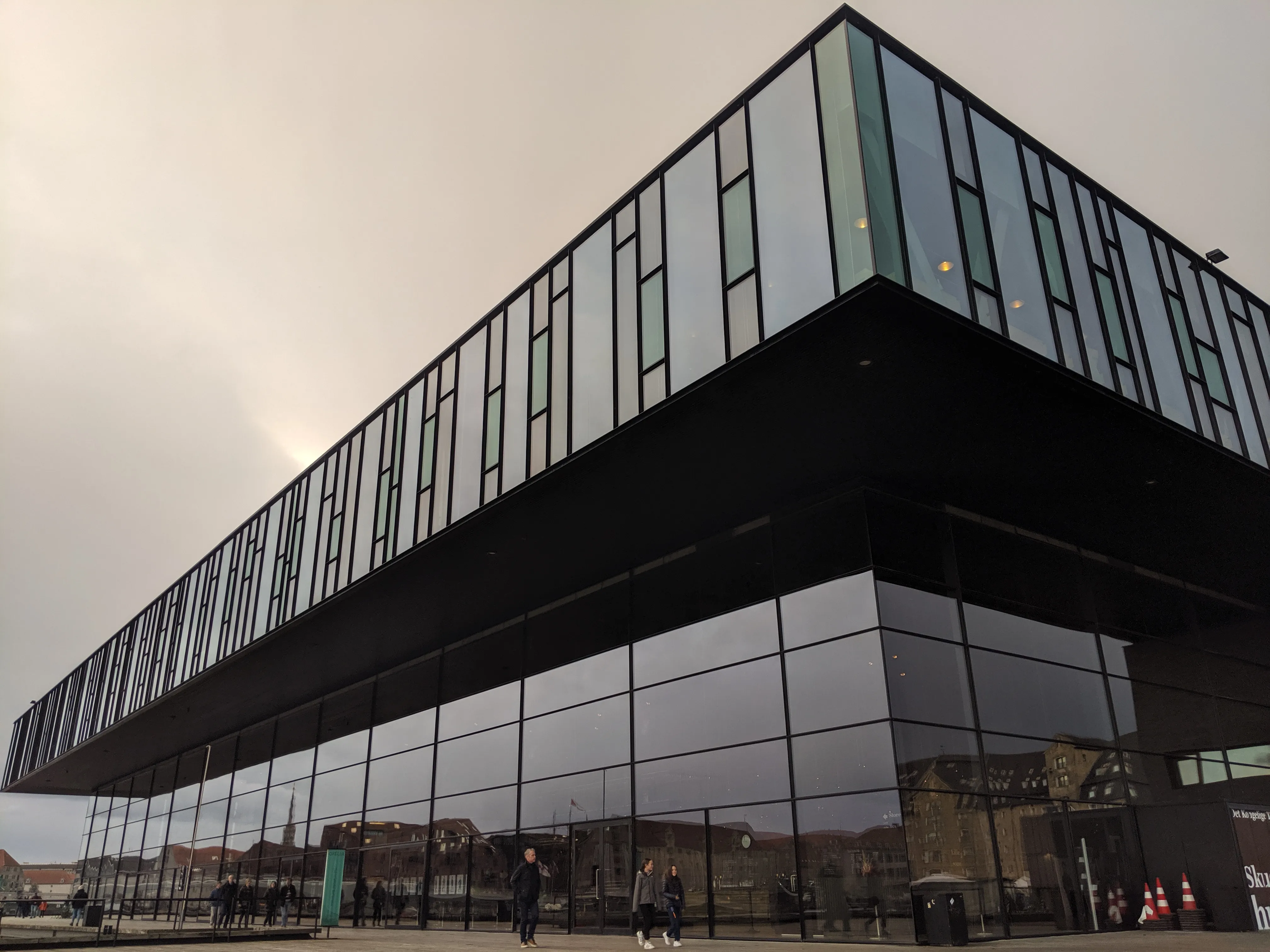 waterfront architecture.h9VbhzPX.jpg