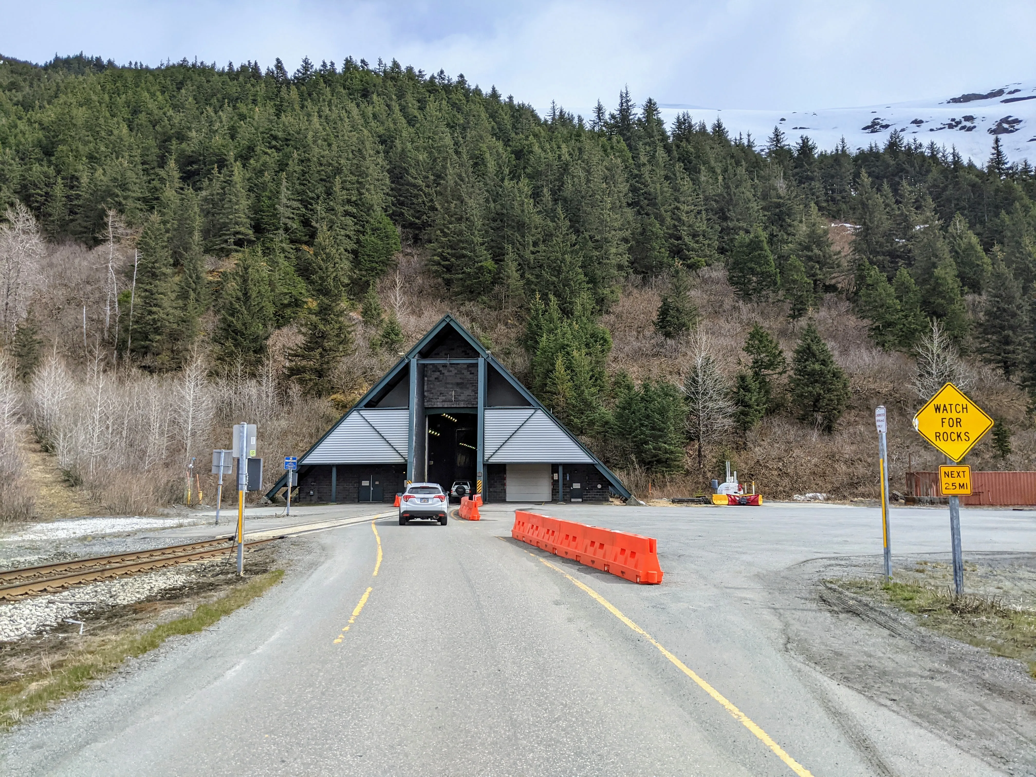 whittier tunnel.Ct1vYPOc.jpg